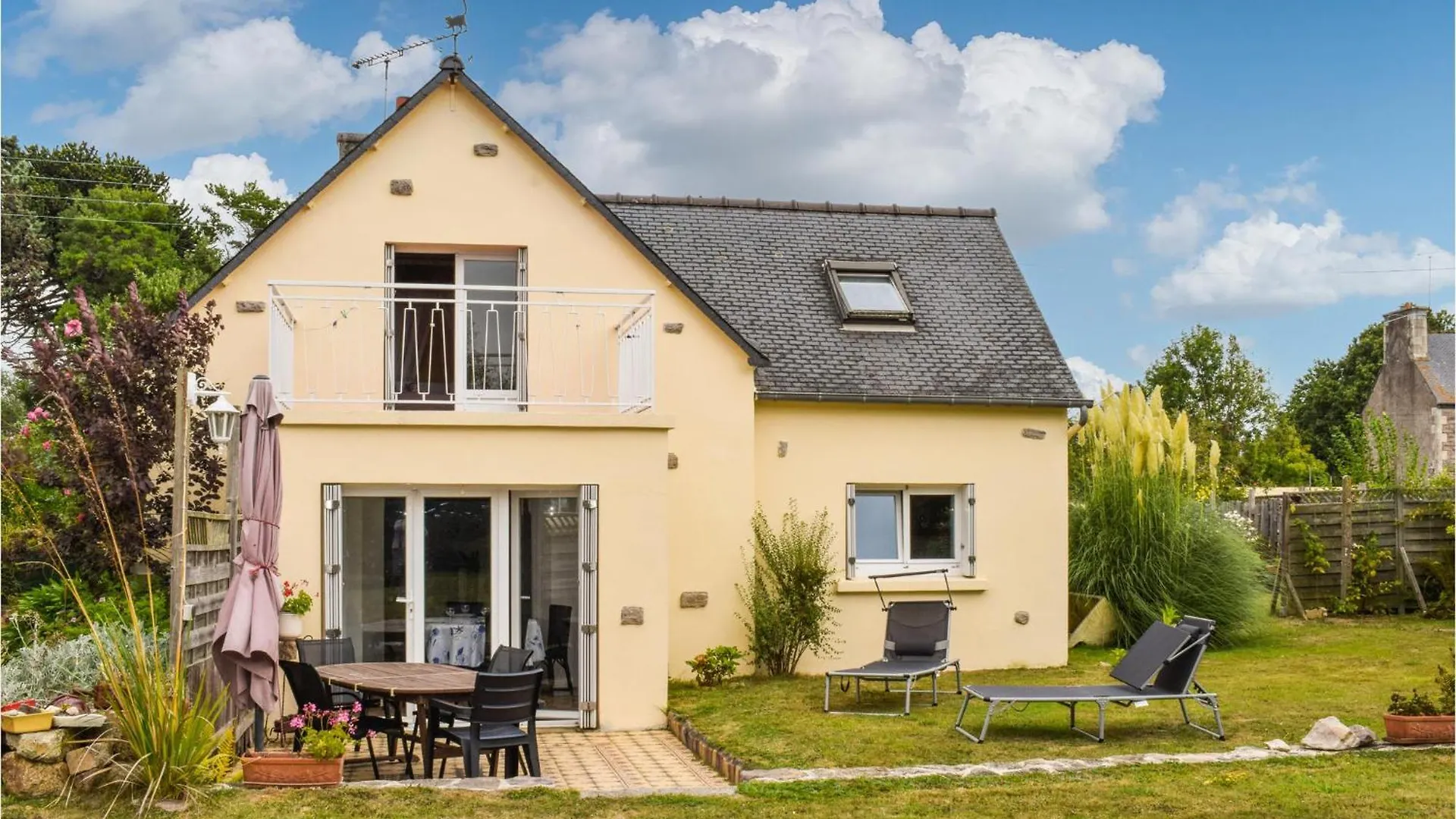 Holiday home Cozy Home In Plouezec With Wifi